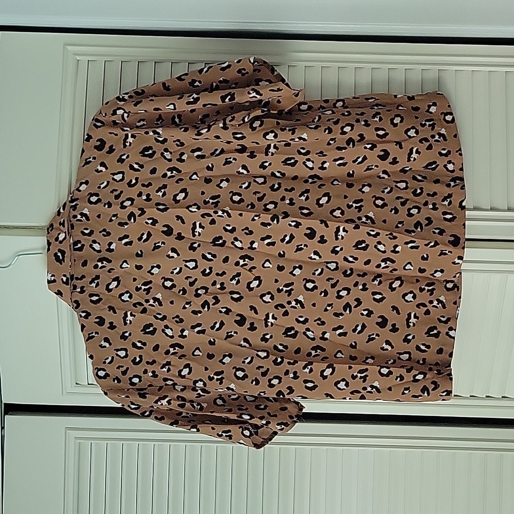 Leopard button down top - Picture 2 of 4